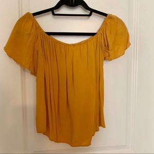Gold off-shoulder shirt / LSU gameday